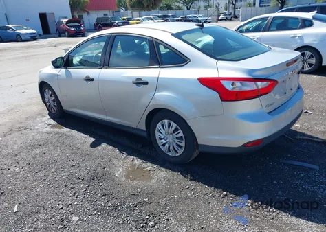 2014 Ford Focus S z USA, uszkodzony, nr VIN 1FADP3E29EL277928